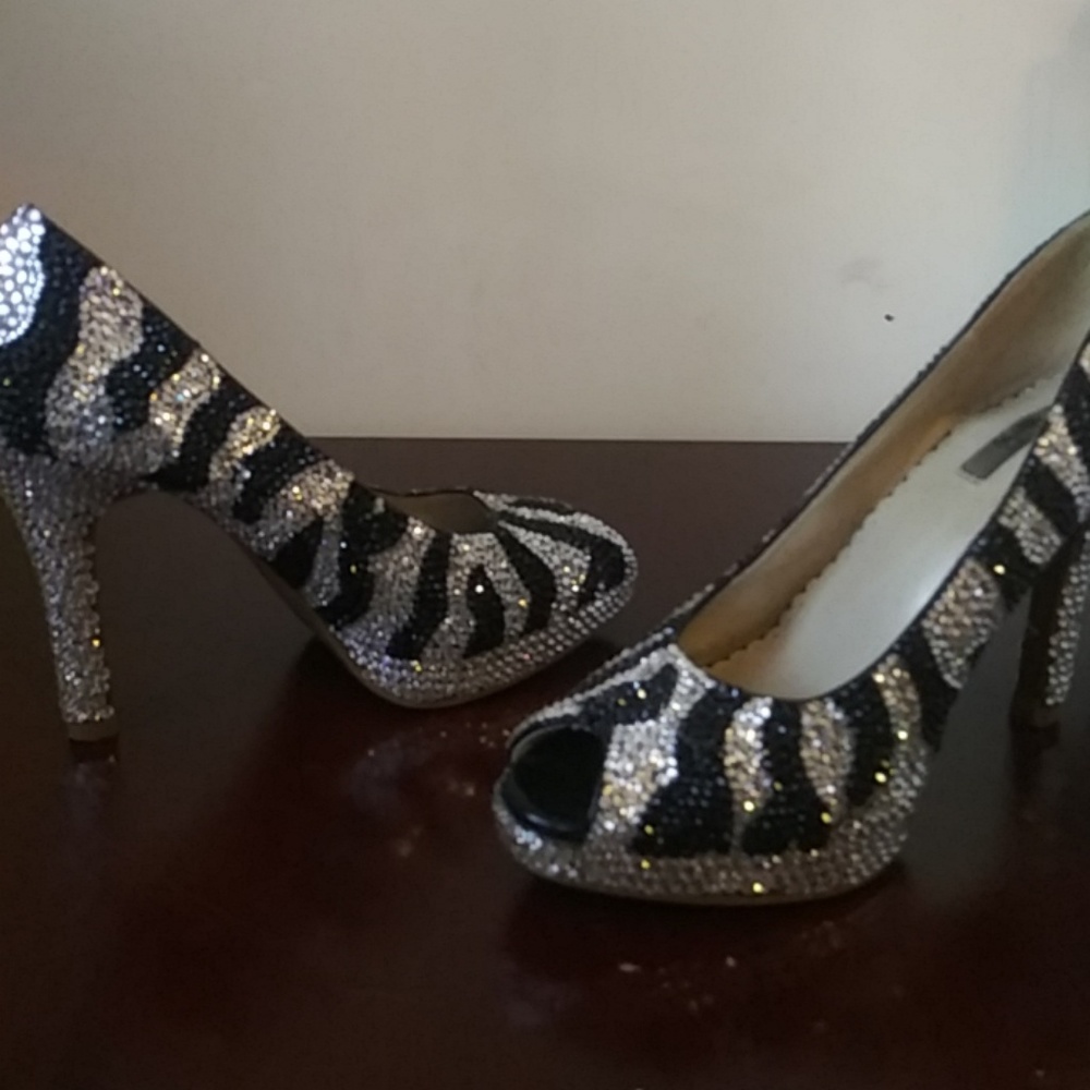 Size 6.5 Metro7 Brand shoes encrusted in Swarovski